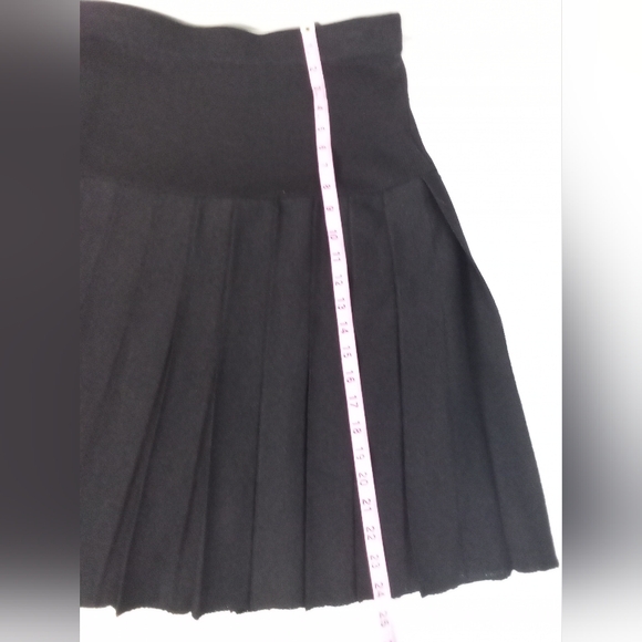 St. John Black Santana Knit Skater Skirt Drop Waist Pleated Size 14 - Picture 6 of 6